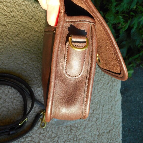 SOLD***Vintage Coach EUC Pocket Purse 9755, in Mahogany - Picture 5 of 10